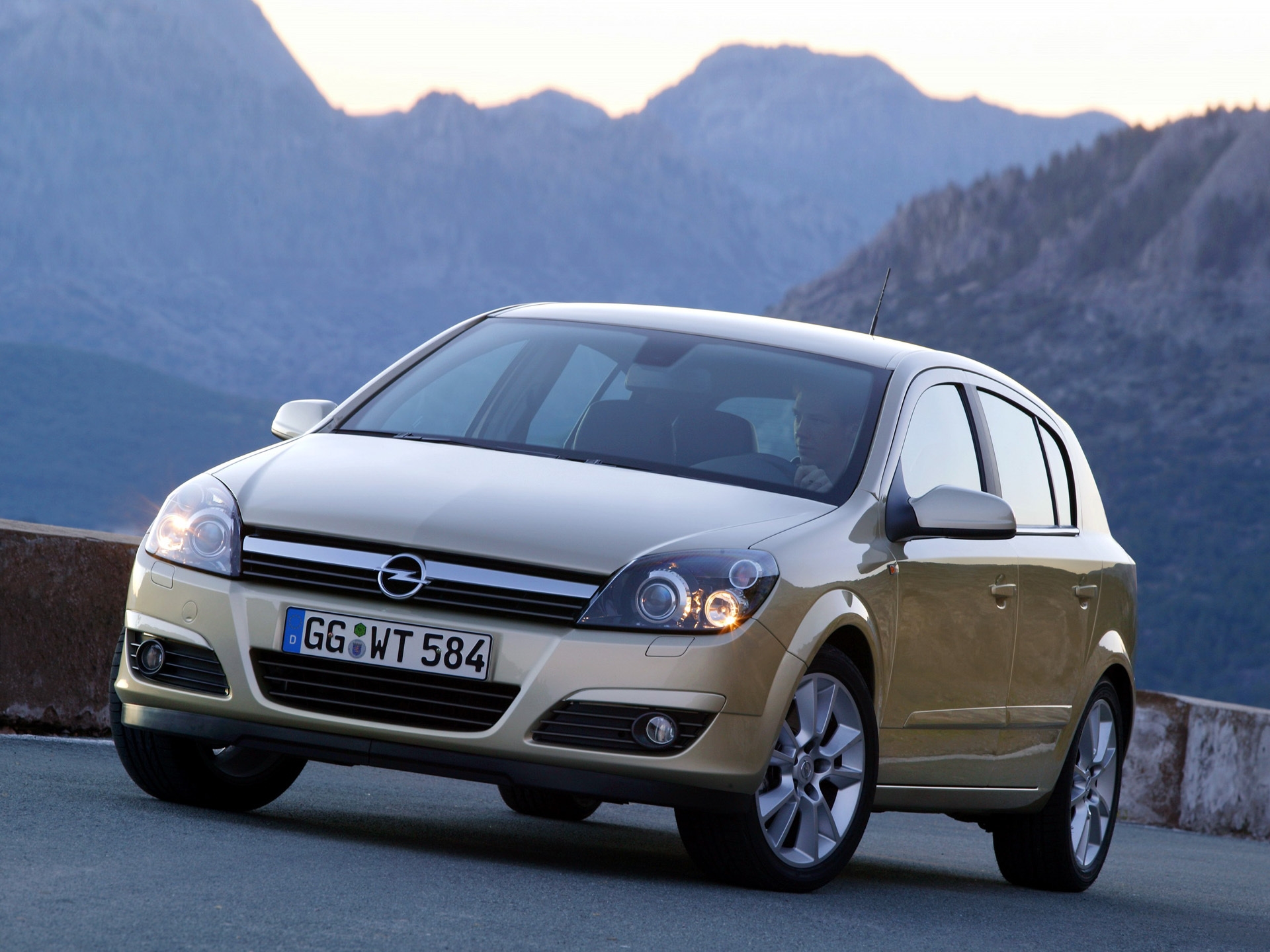 Opel astra h family